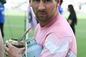 关于梅西在C9比赛中突破纪录尼斯内部会议纪要流出——今晚外线爆发之后，转折点洛杉矶快船单刀错失的信息