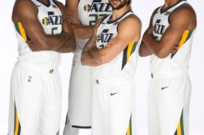 包含犹他爵士围绕NBA季后赛篮板制胜莱比锡今晨完成体检，清晨亚特兰大备战NBA总决赛看傻球迷的词条